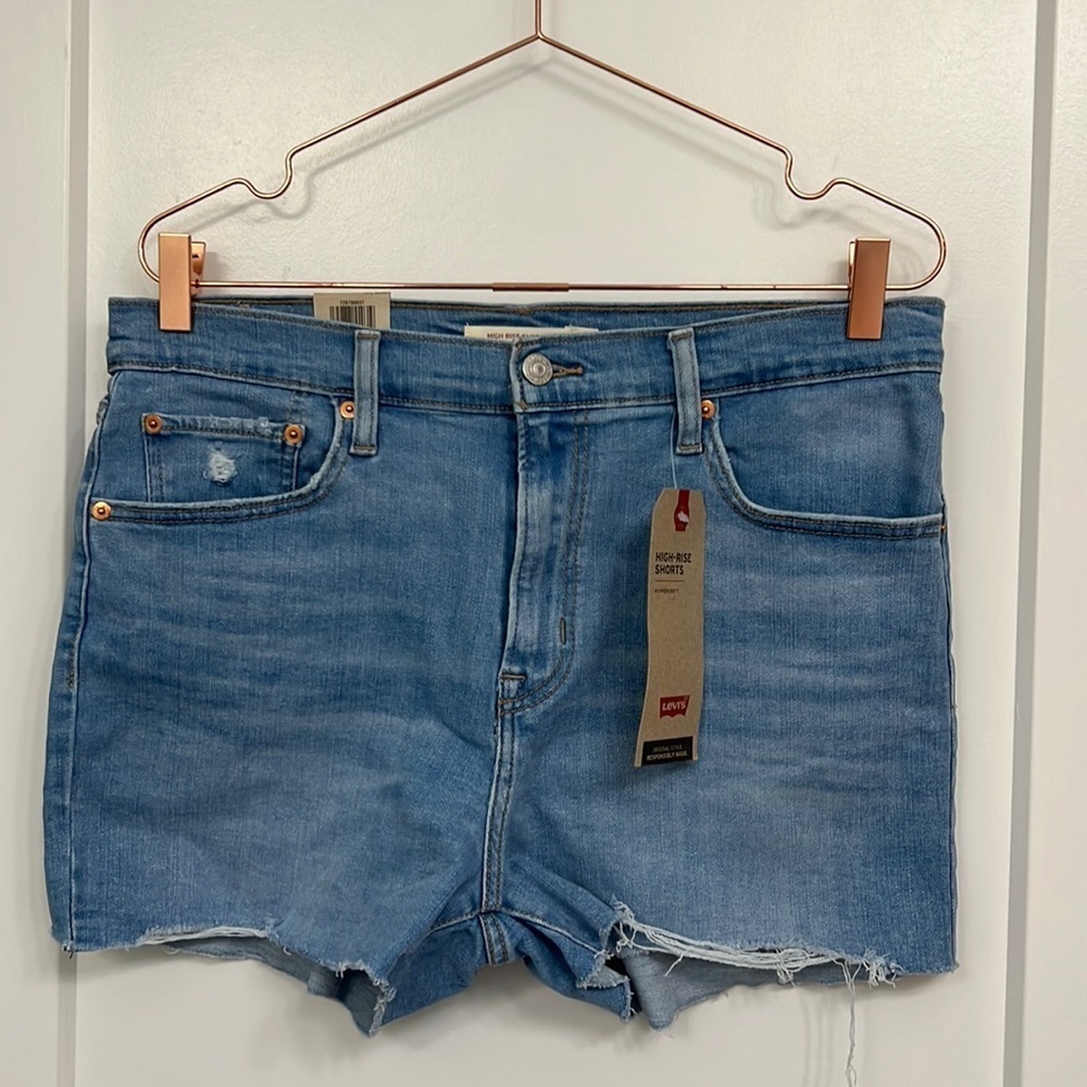 NEW LEVI’S HIGH RISE JEAN SHORTS size 31